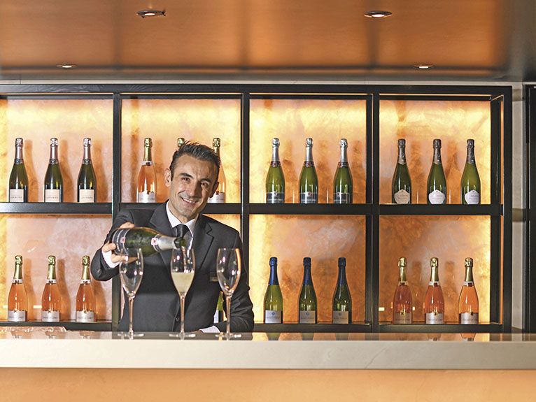 Champagne Bar, Scenic Eclipse