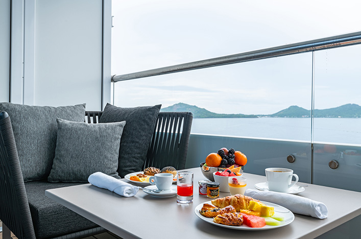 Breakfast on the verandah, Spa Suite